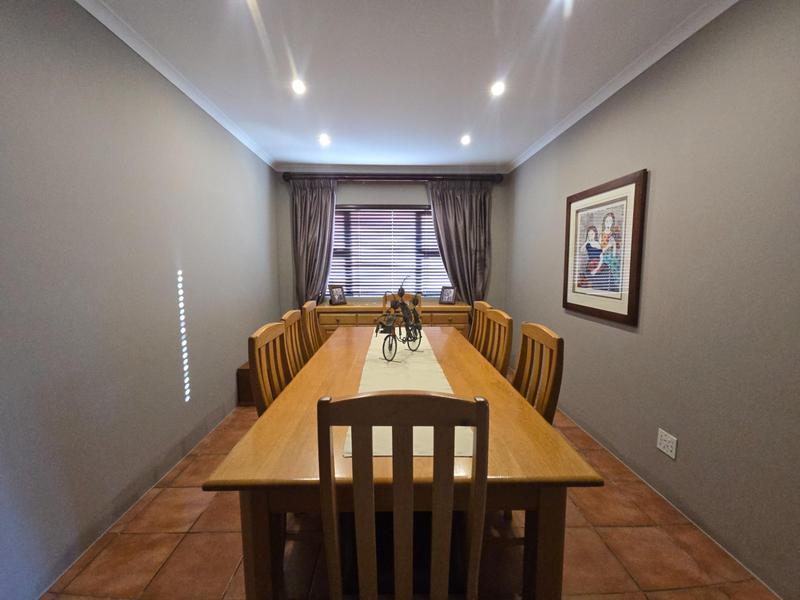 To Let 5 Bedroom Property for Rent in Goedehoop Western Cape